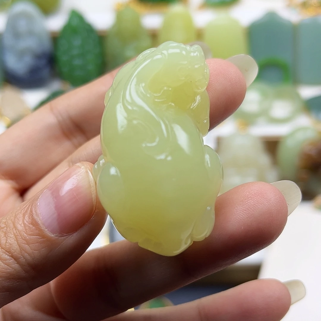 和田玉未镶嵌颈饰