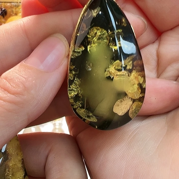 未镶嵌琥珀珠宝奇石