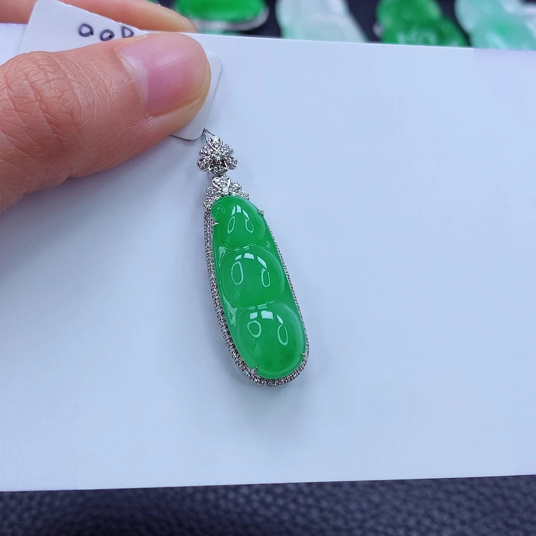 颈饰18K金镶嵌翡翠一*