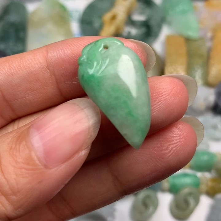 翡翠未镶嵌颈饰翡翠