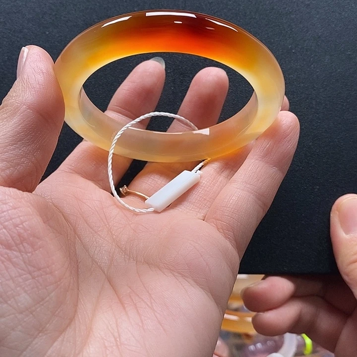 C***¹玛瑙/玉髓未镶嵌手镯55.8两天鉴赏