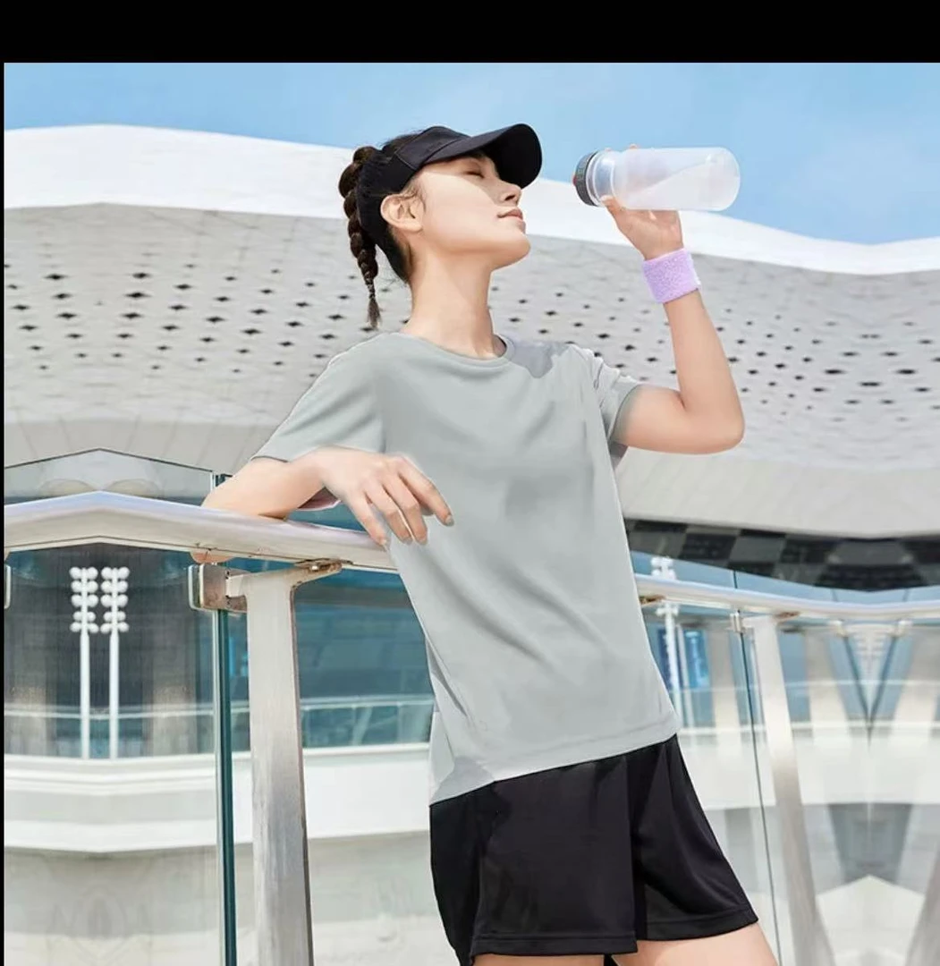 8228-女士骆T（灰色）跑步双短训练套装