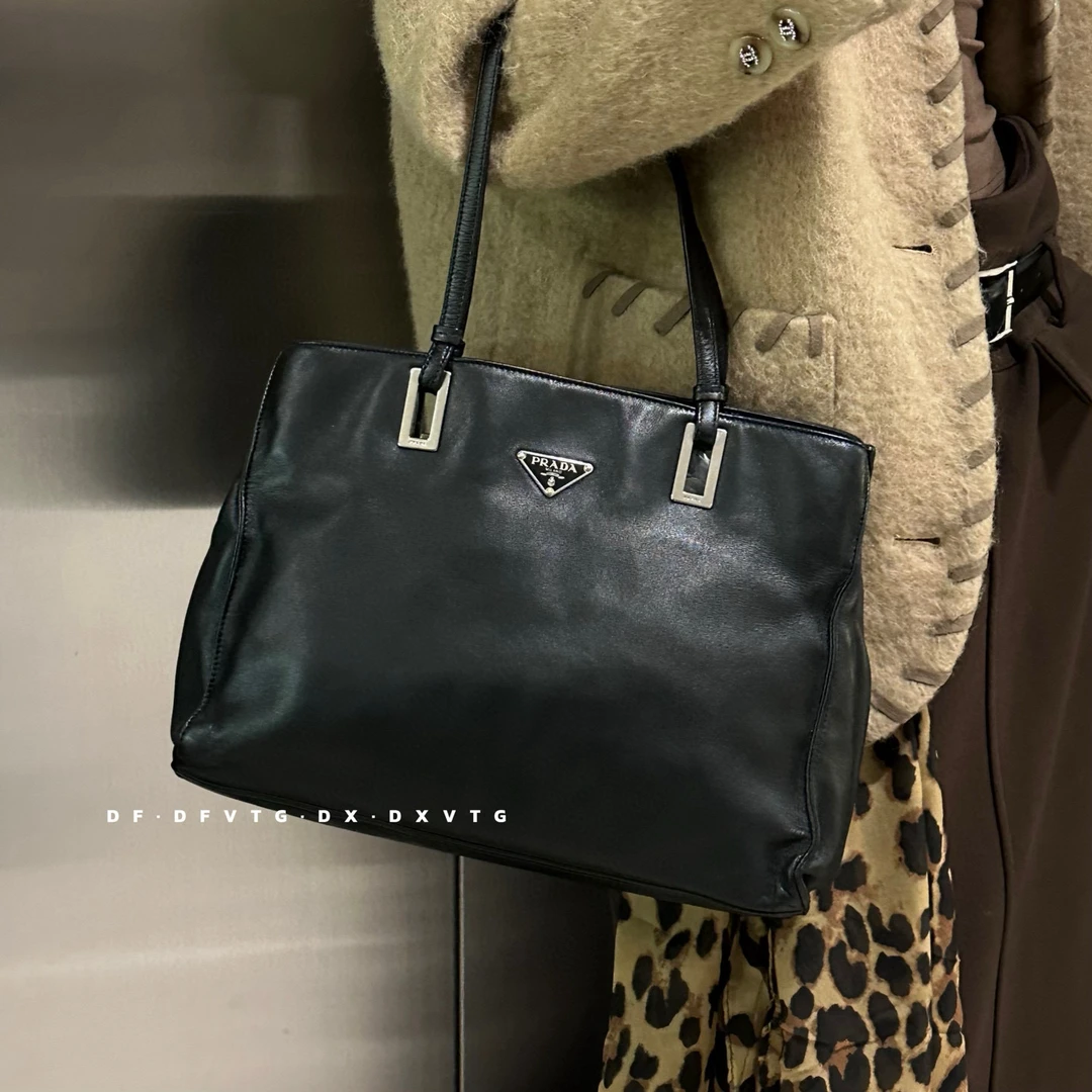 95新 Prada/普拉达 prada 黑色全皮托特单肩包