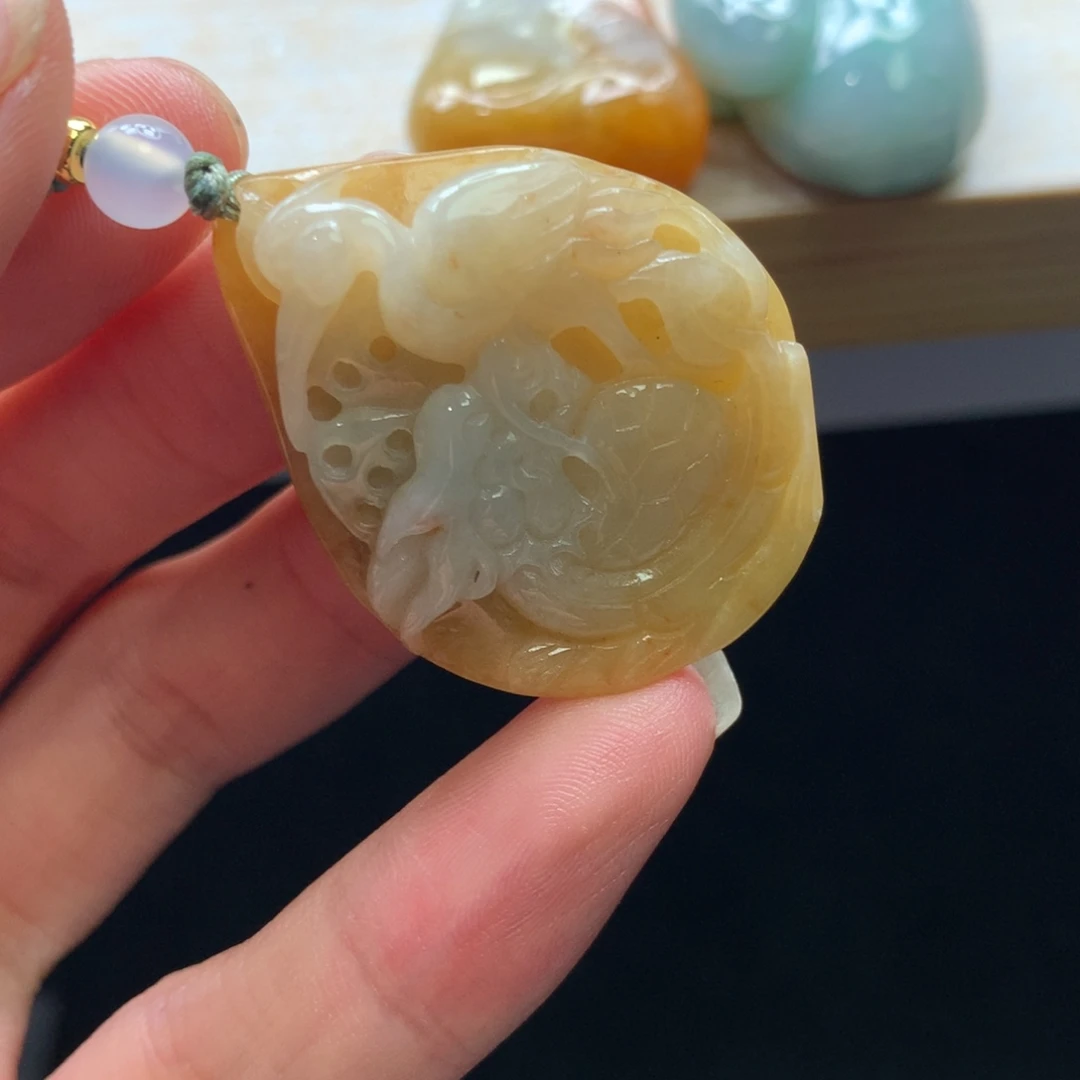 翡翠未镶嵌颈饰吊坠