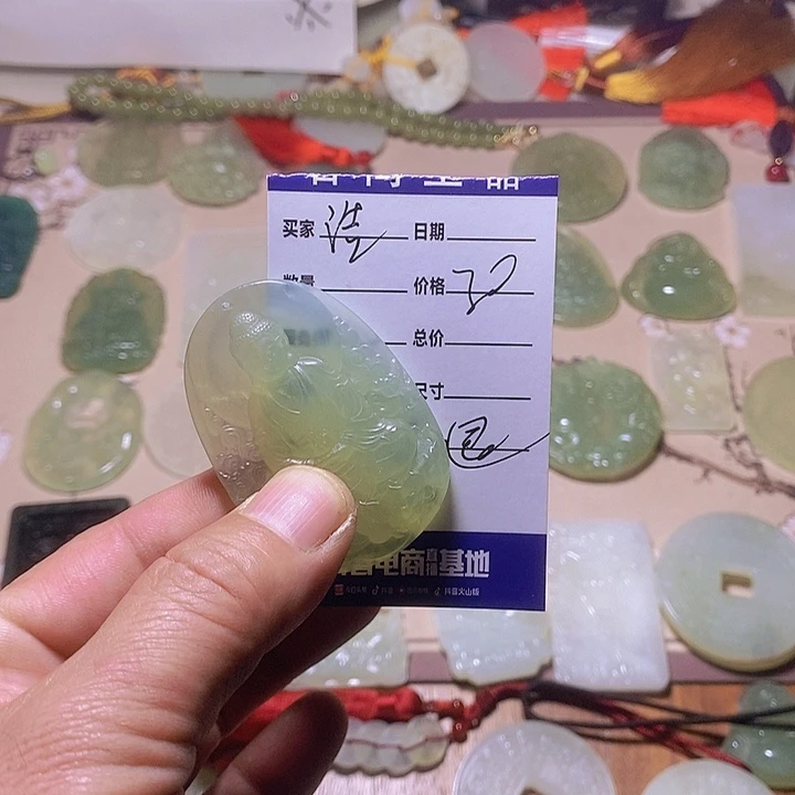 蛇纹石玉颈饰合金浩*V