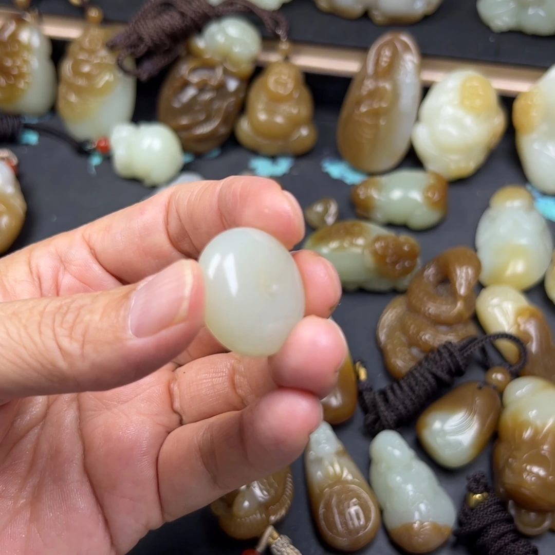 小***小和田玉（糖玉）未镶嵌颈饰