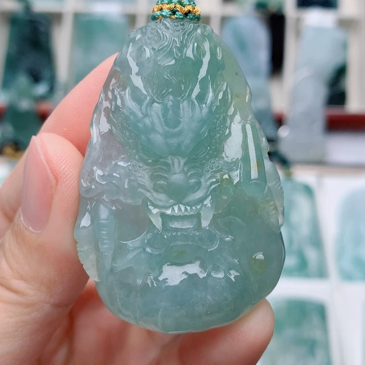 榜***翡翠未镶嵌颈饰龙