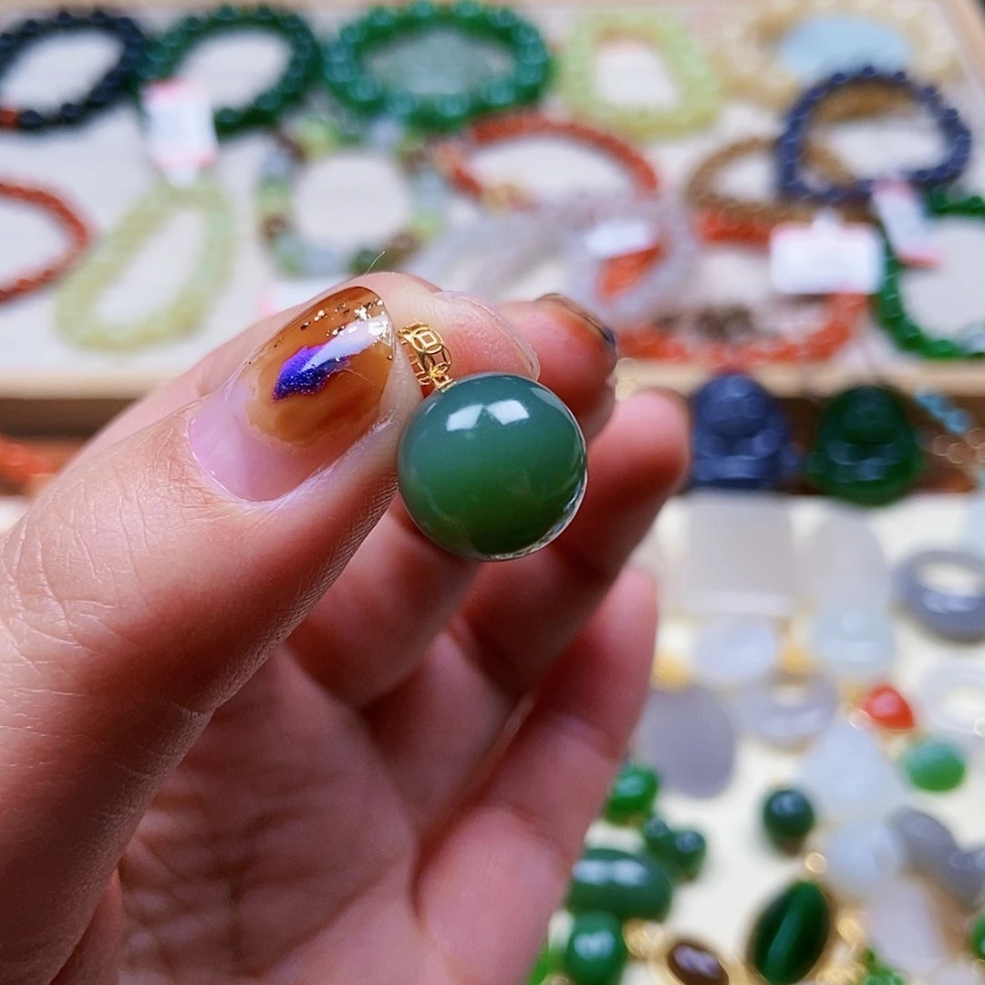 和田玉吊坠18K金镶嵌