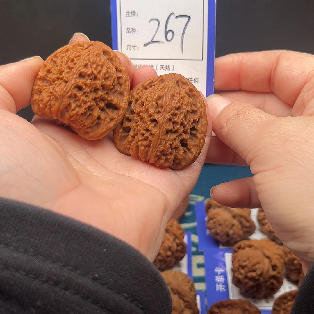 核桃40+南疆石。
