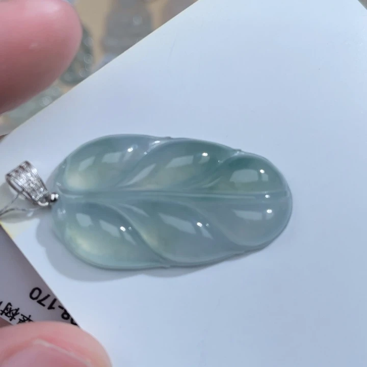 颈饰18K金镶嵌翡翠