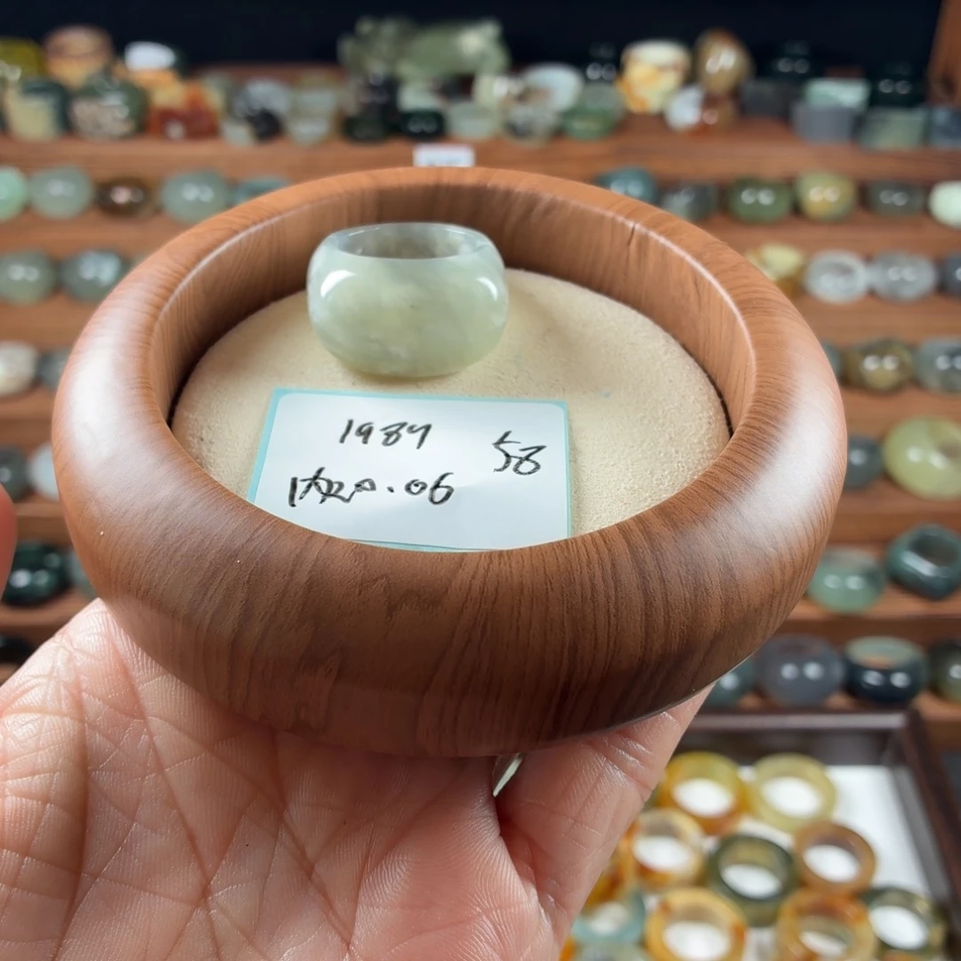 1***9蛇纹石玉未镶嵌戒指