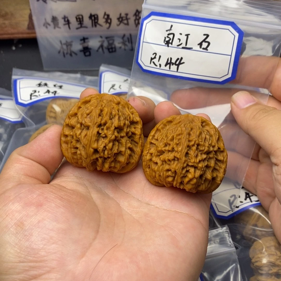 文玩核桃吊坠44南疆全品 打好底了