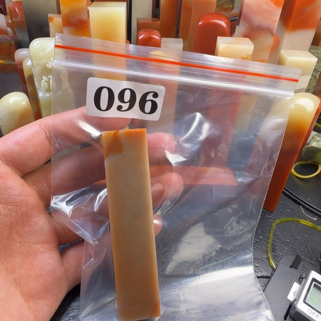 老挝石青*翁hjjgihiujuuyiuuii