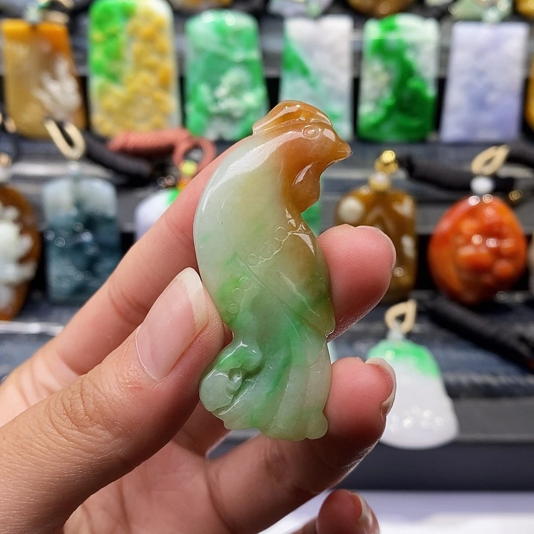 翡翠未镶嵌颈饰鸟