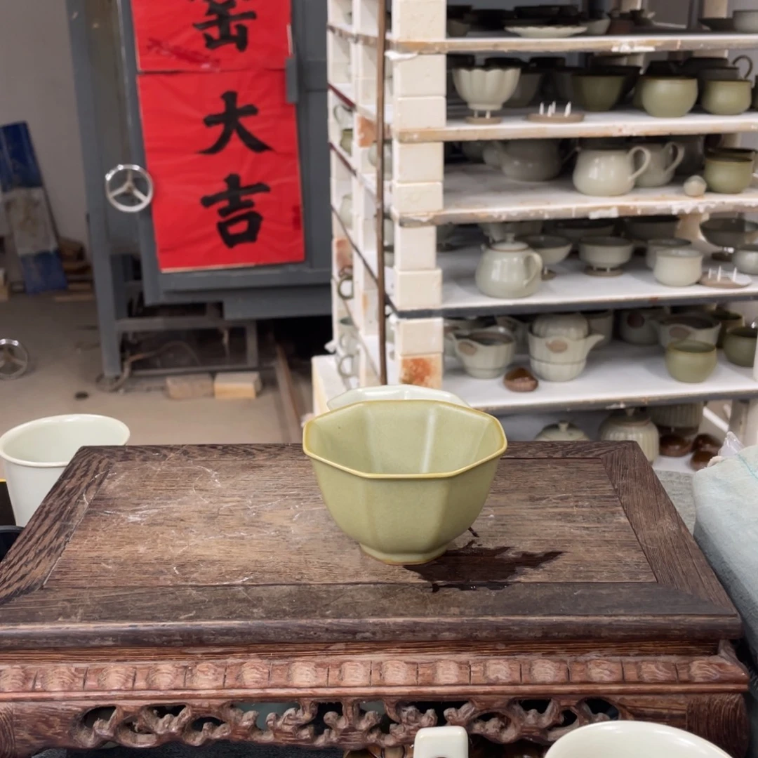 瓷片茶叶末釉八方杯