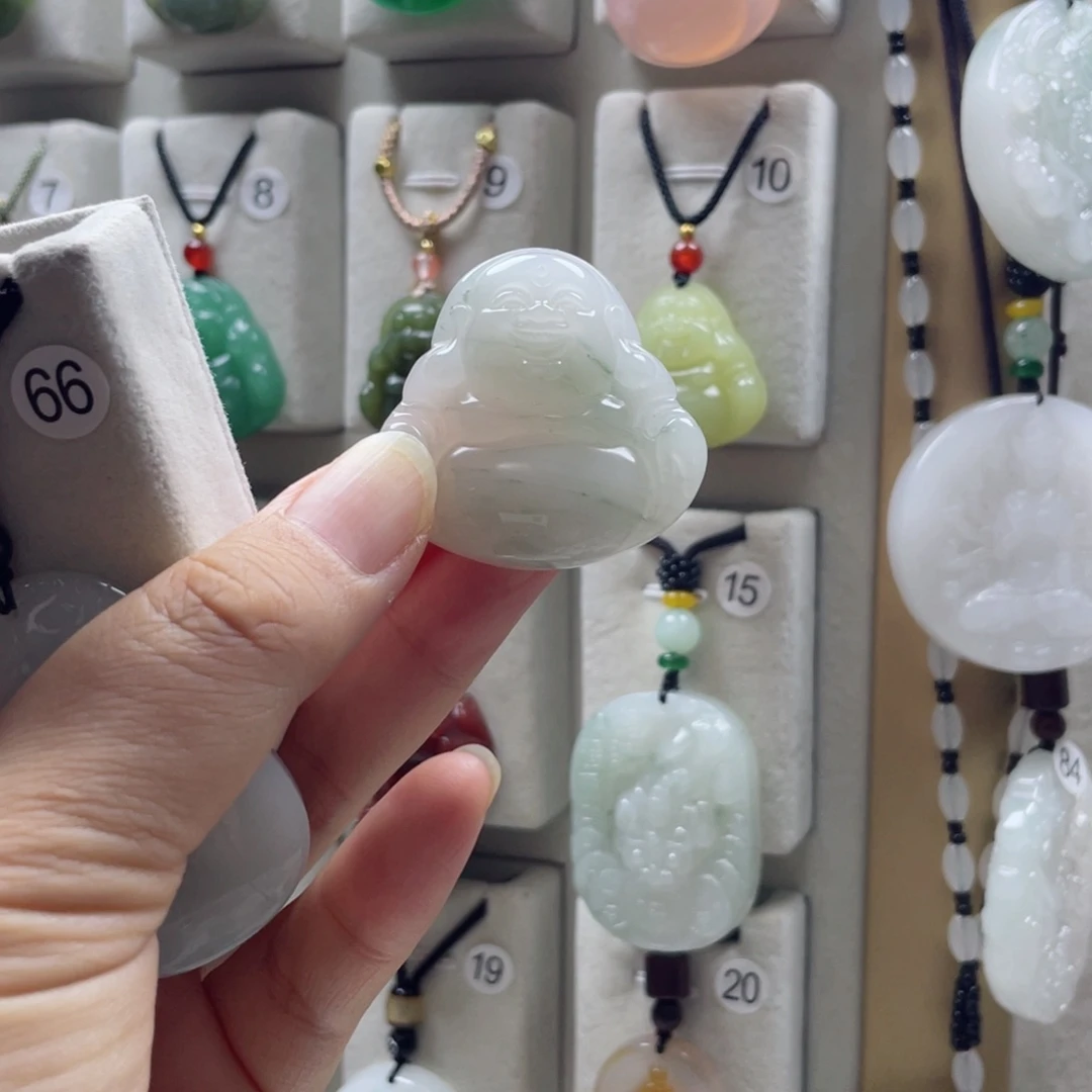欣***荣石英质玉（金丝玉）未镶嵌颈饰