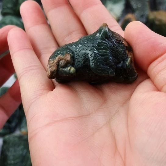 未镶嵌岫岩河磨玉（透闪石质玉）挂件