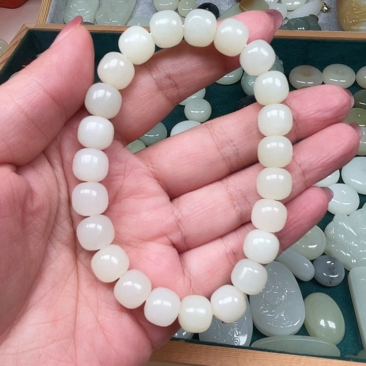 R***誉和田玉(糖玉)未镶嵌珠宝半成品