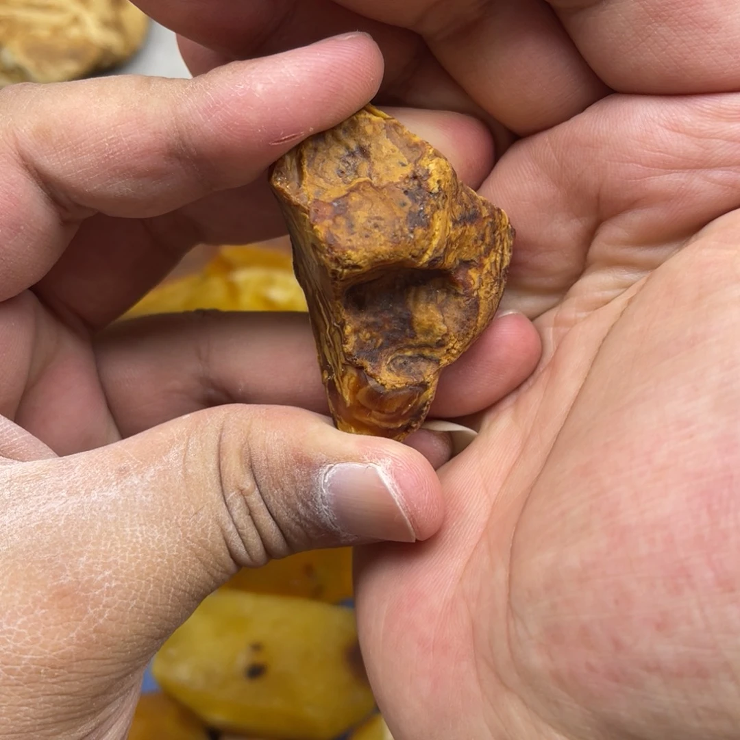 闲***丶定制蜜蜡未镶嵌原石