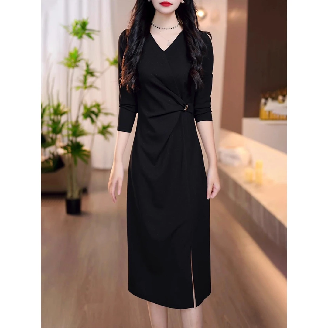 2025秋季新款大码裙子V领中年女春秋大码收腰时尚气质显瘦连衣裙