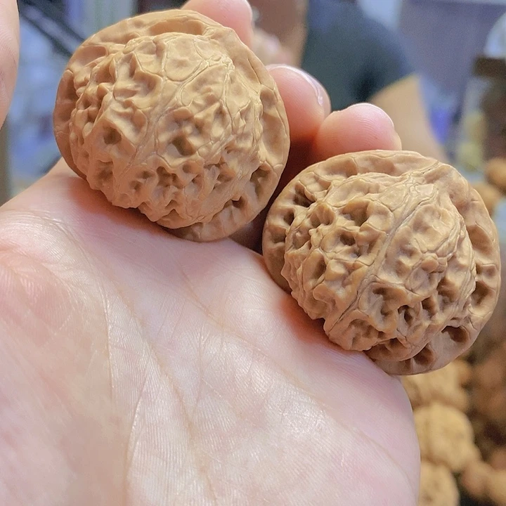 【闪购商品】文玩核桃把件40宫灯油