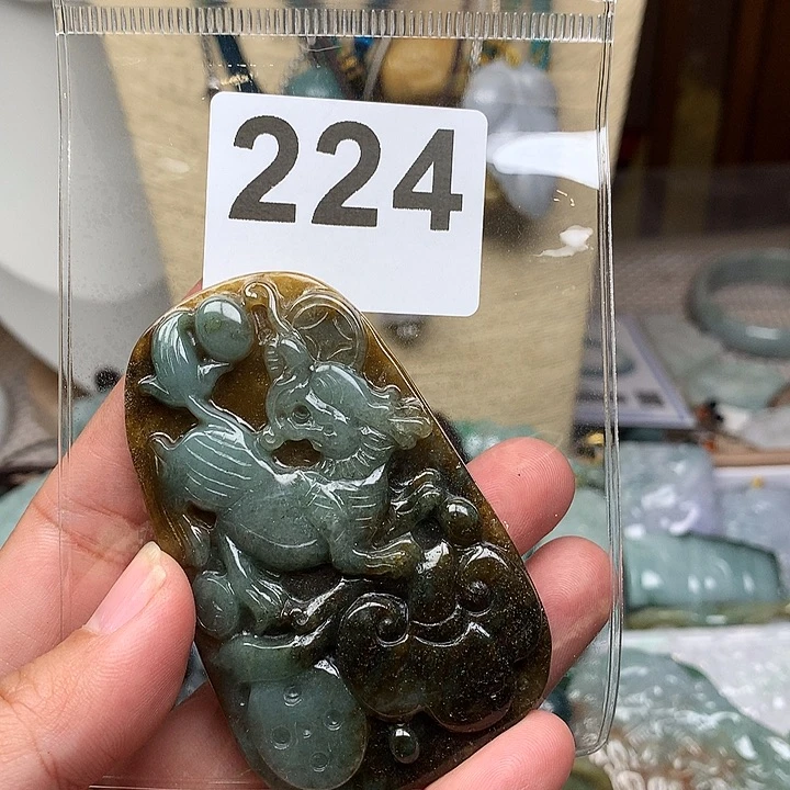 翡翠颈饰未镶嵌宇*翡翠