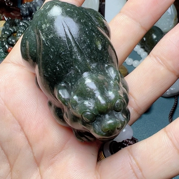 和田玉未镶嵌把件