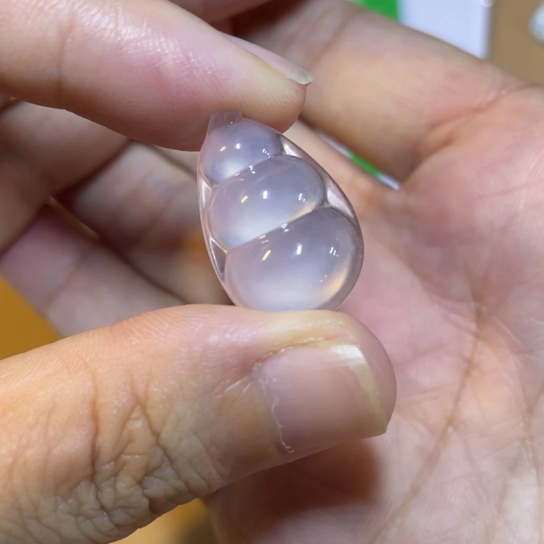 翡翠未镶嵌颈饰豆子