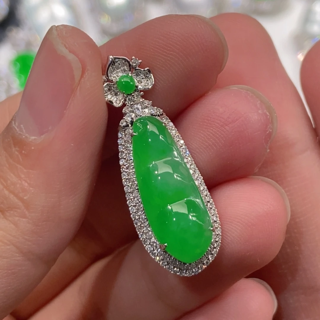 翡翠18K金镶嵌颈饰天然缅甸A货翡翠