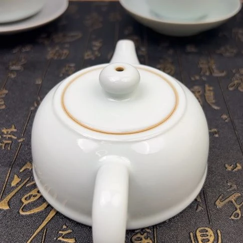 汝瓷月白釉半月壶