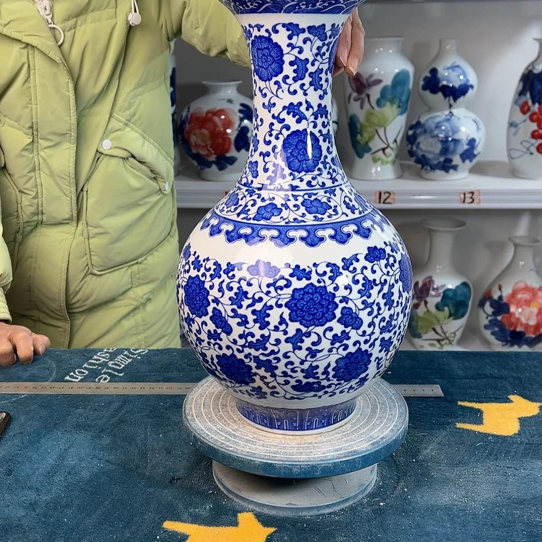 摆件景德镇陶瓷缠枝