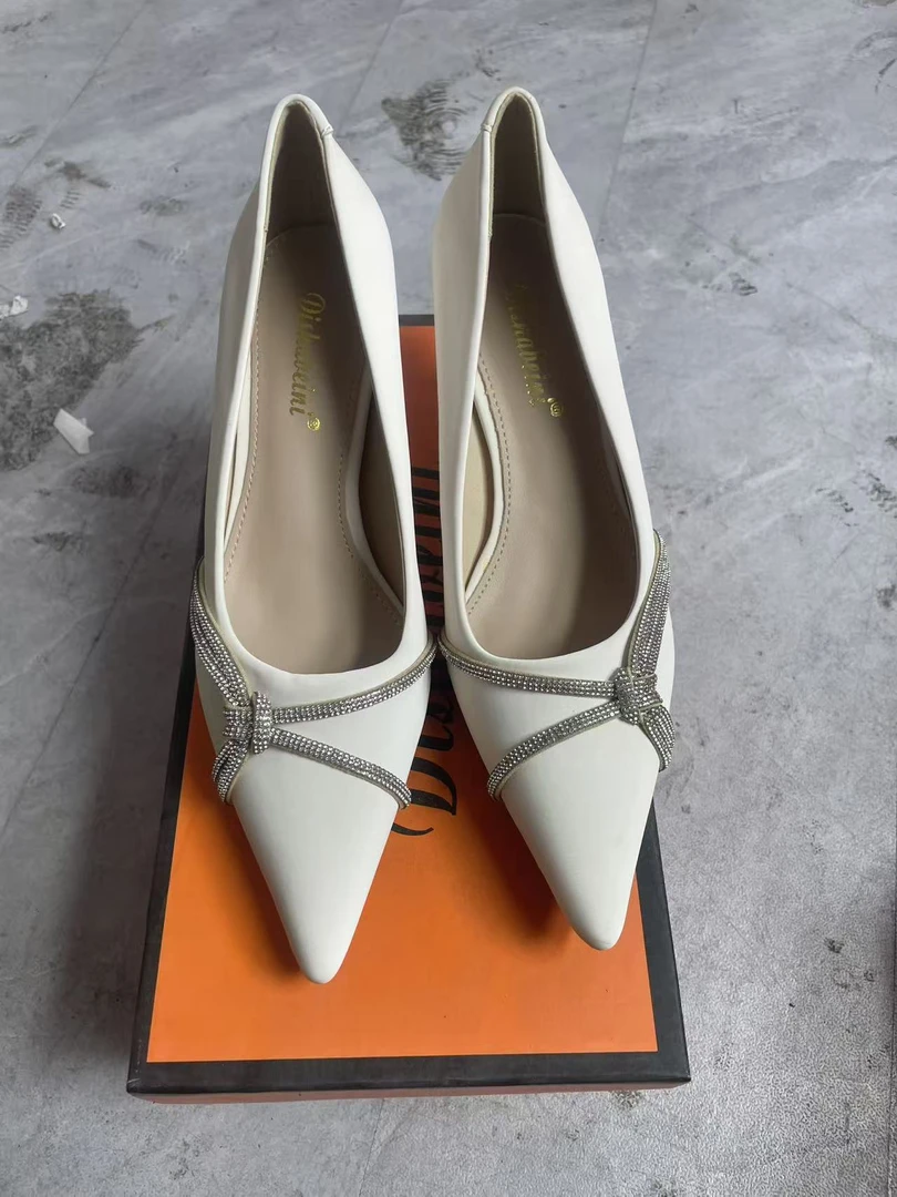 7905-23高跟米白女单 鞋