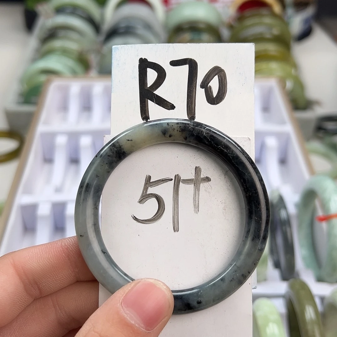 岫玉手镯未镶嵌天然岫玉微瑕，可以正常佩戴