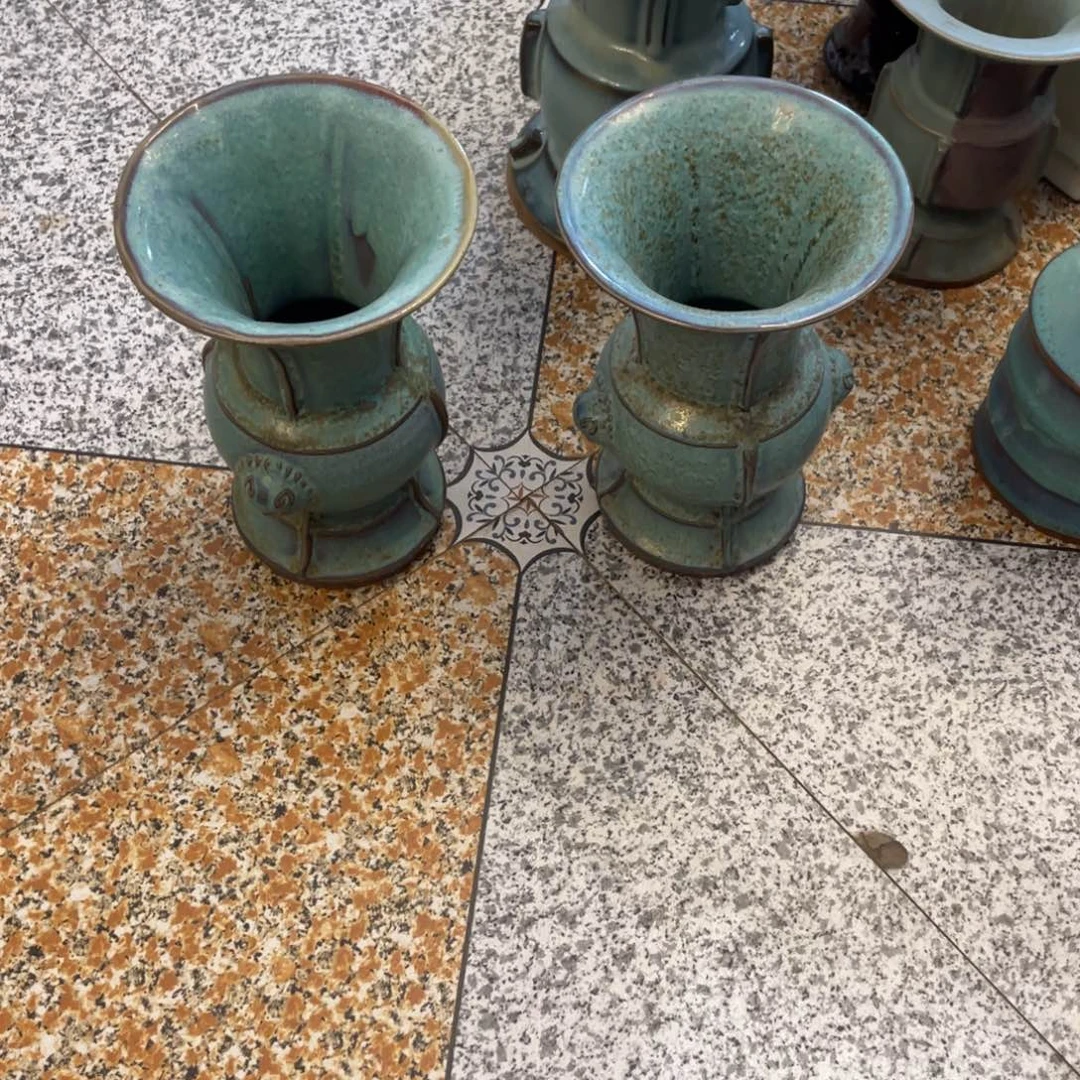 赏品钧花鼓瓶一对