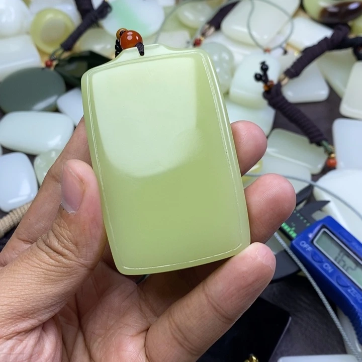 岳***。和田玉未镶嵌颈饰