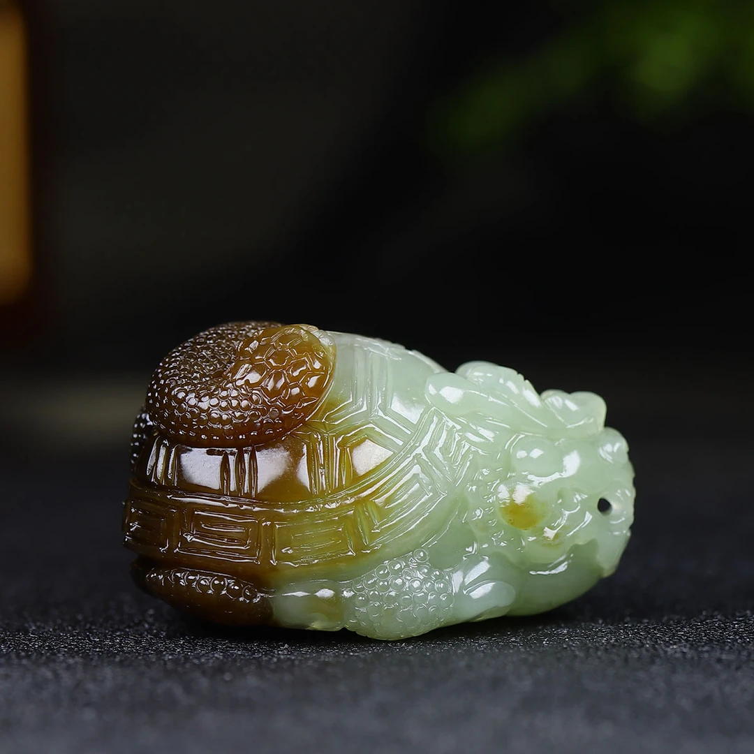 112262和田玉且末料玄武把件