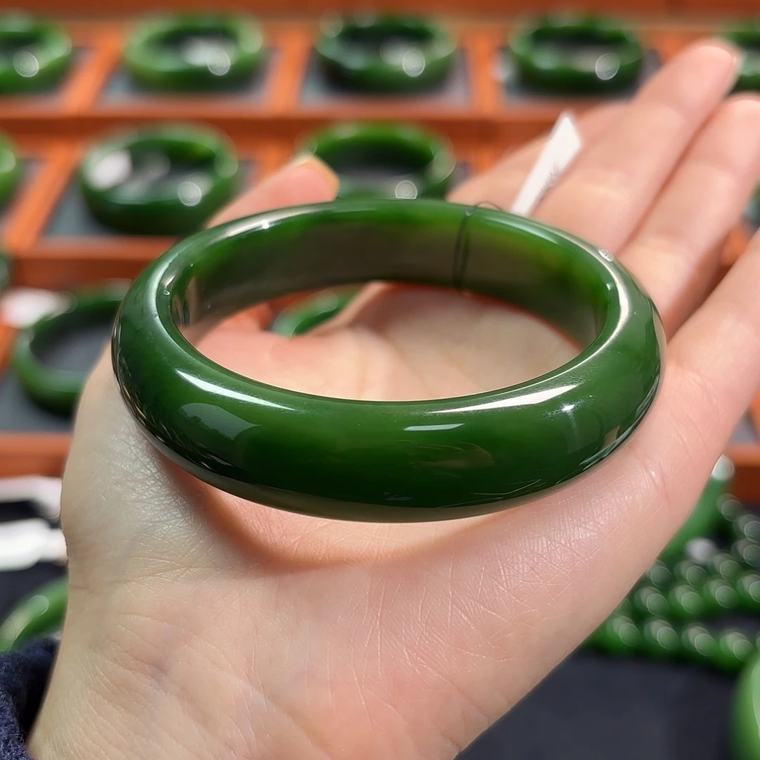 和田玉（碧玉）未镶嵌手镯细度高菠菜绿