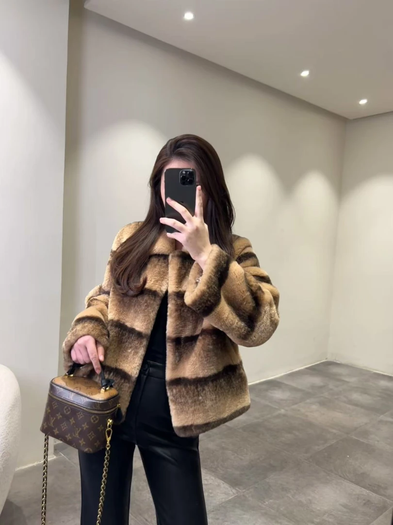 年货 层次感流光毛毛外套