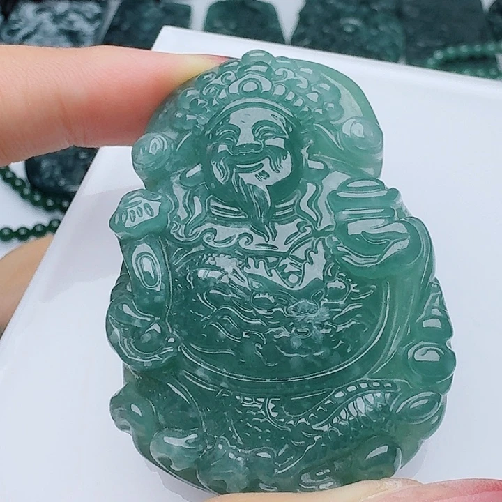 翡翠未镶嵌颈饰多样性发其一