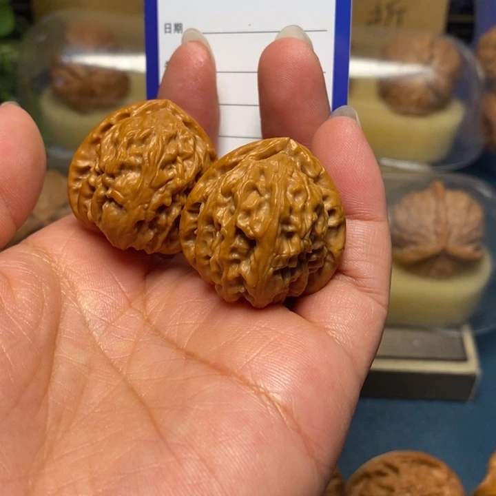 【闪购商品】把件文玩核桃宣***鑫三角白