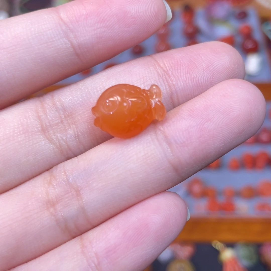 南红玛瑙未镶嵌嘟嘟鱼