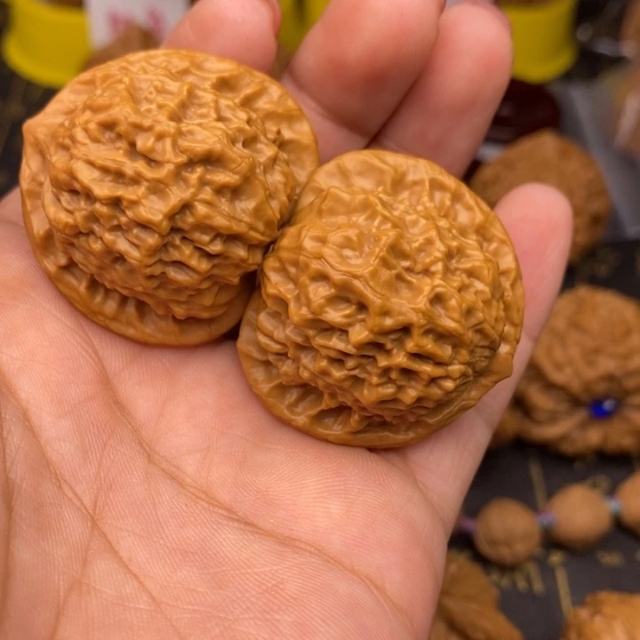 文玩核桃把件淇***友瓷娃娃