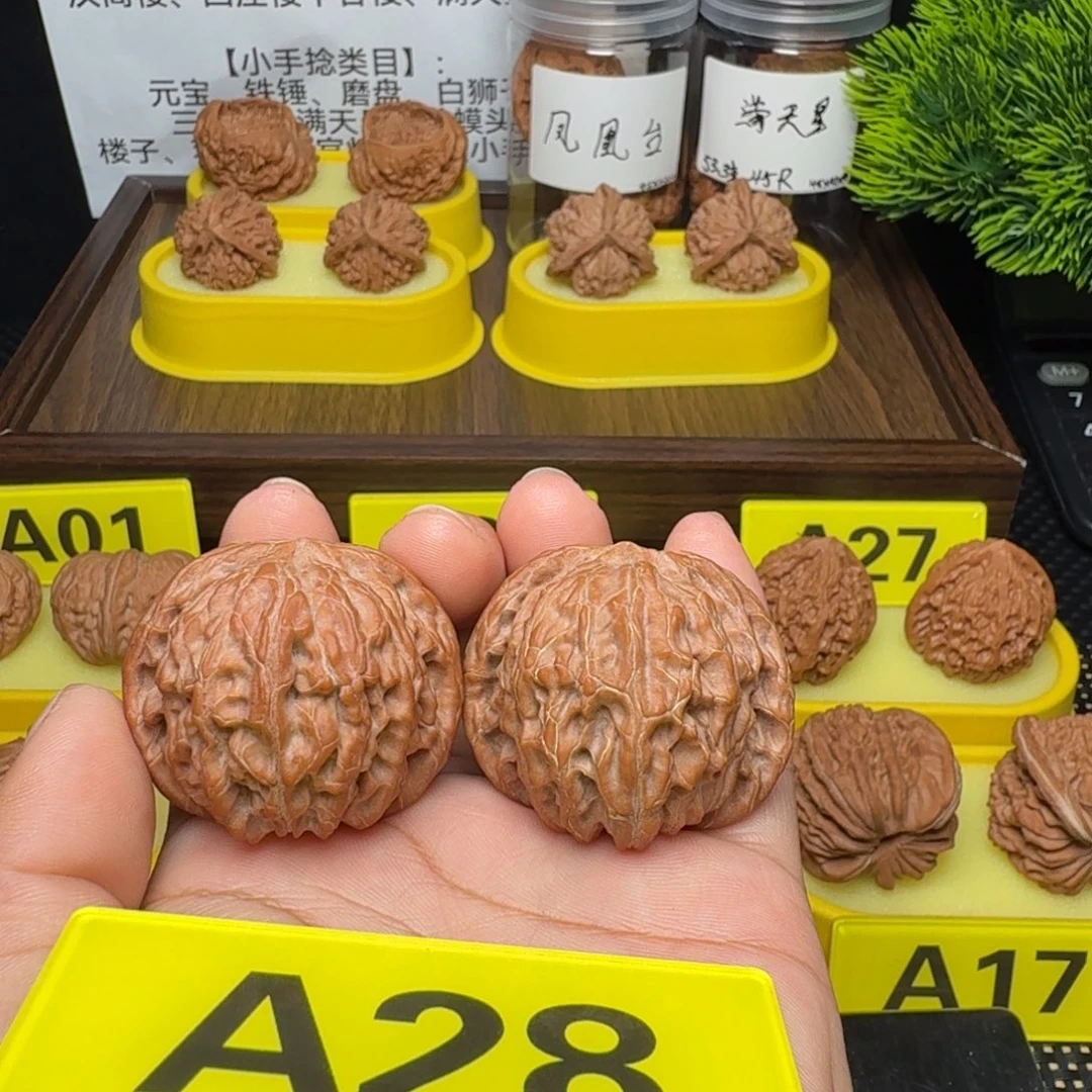 把件文玩核桃正磨40山地红皮无药，不议价