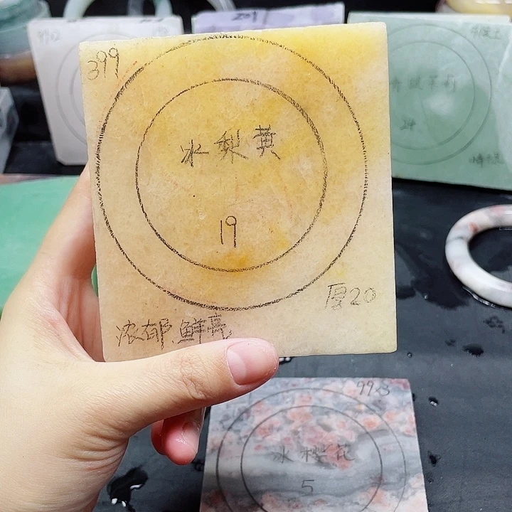 未镶嵌手镯石英质玉定制