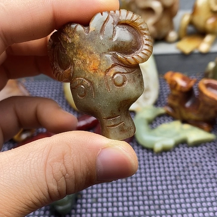 未镶嵌蛇纹石玉颈饰