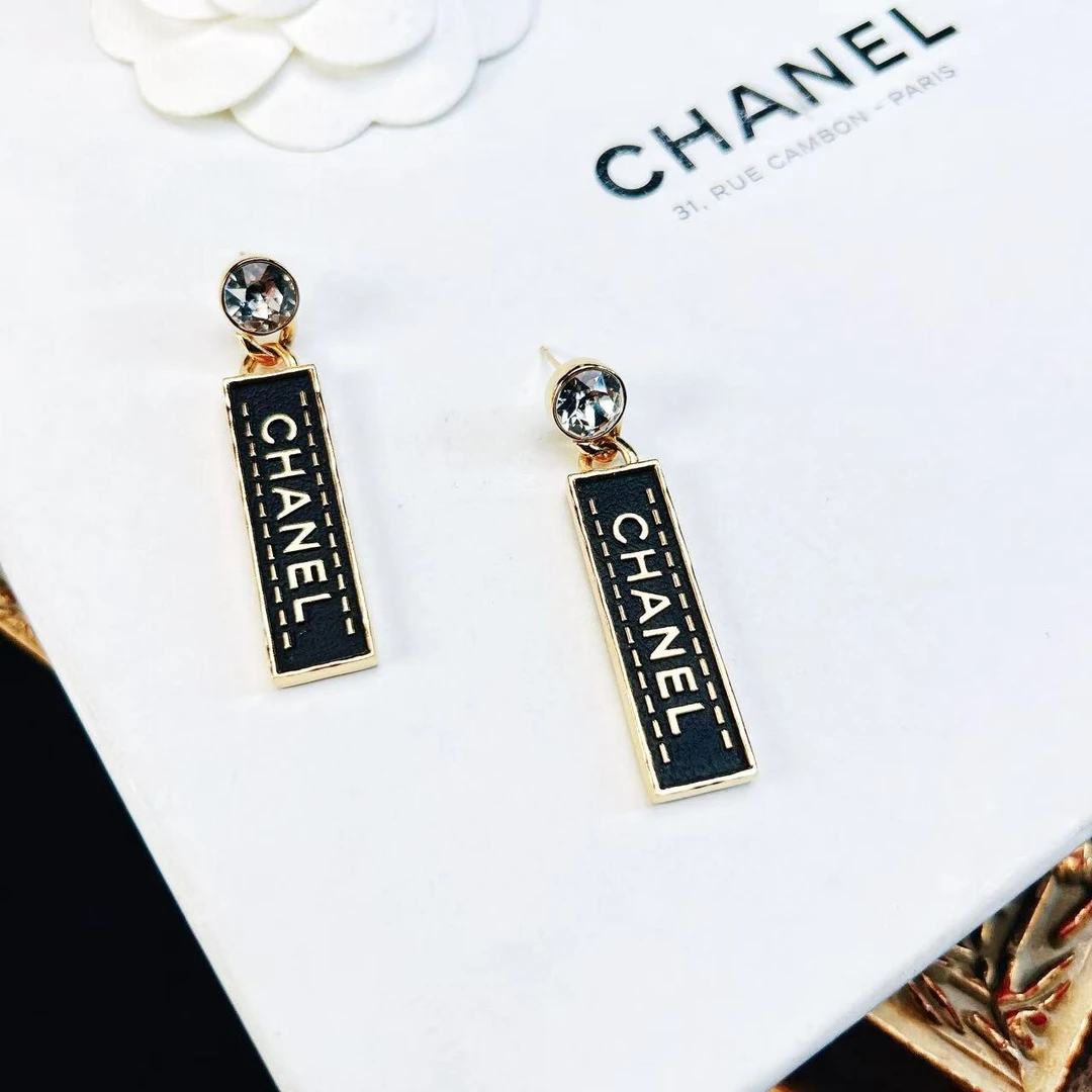 95新 Chanel/香奈儿 柚礼/香奈儿字母方牌耳钉lz511210