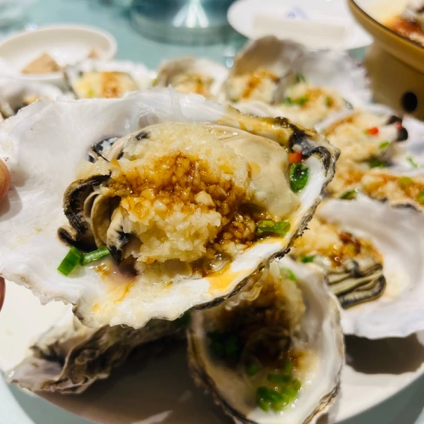 【一箱】大生蚝 肥美好吃烤着吃蒸着吃一箱6个左右毛重3.5斤左右