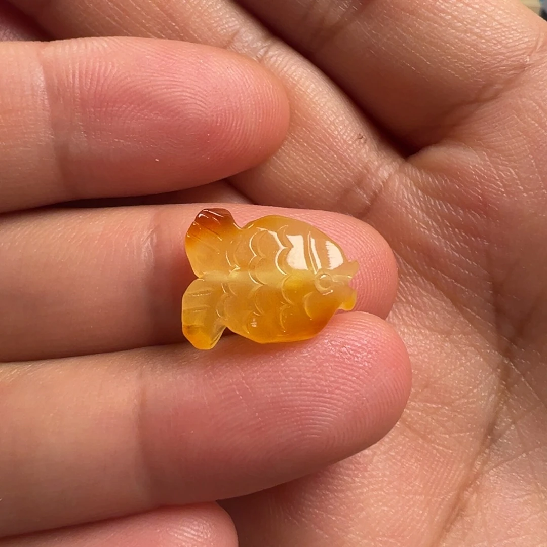 蜜蜡颈饰未镶嵌小鱼