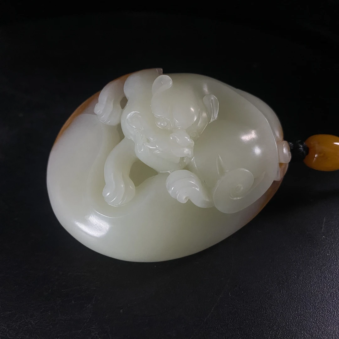 GY0111和田玉瑞兽手把件