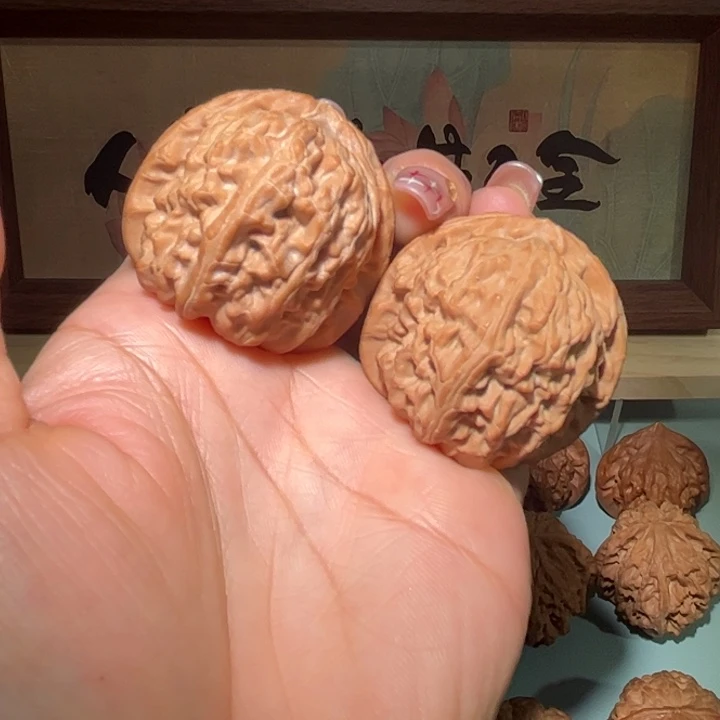 文玩核桃吊坠白狮子